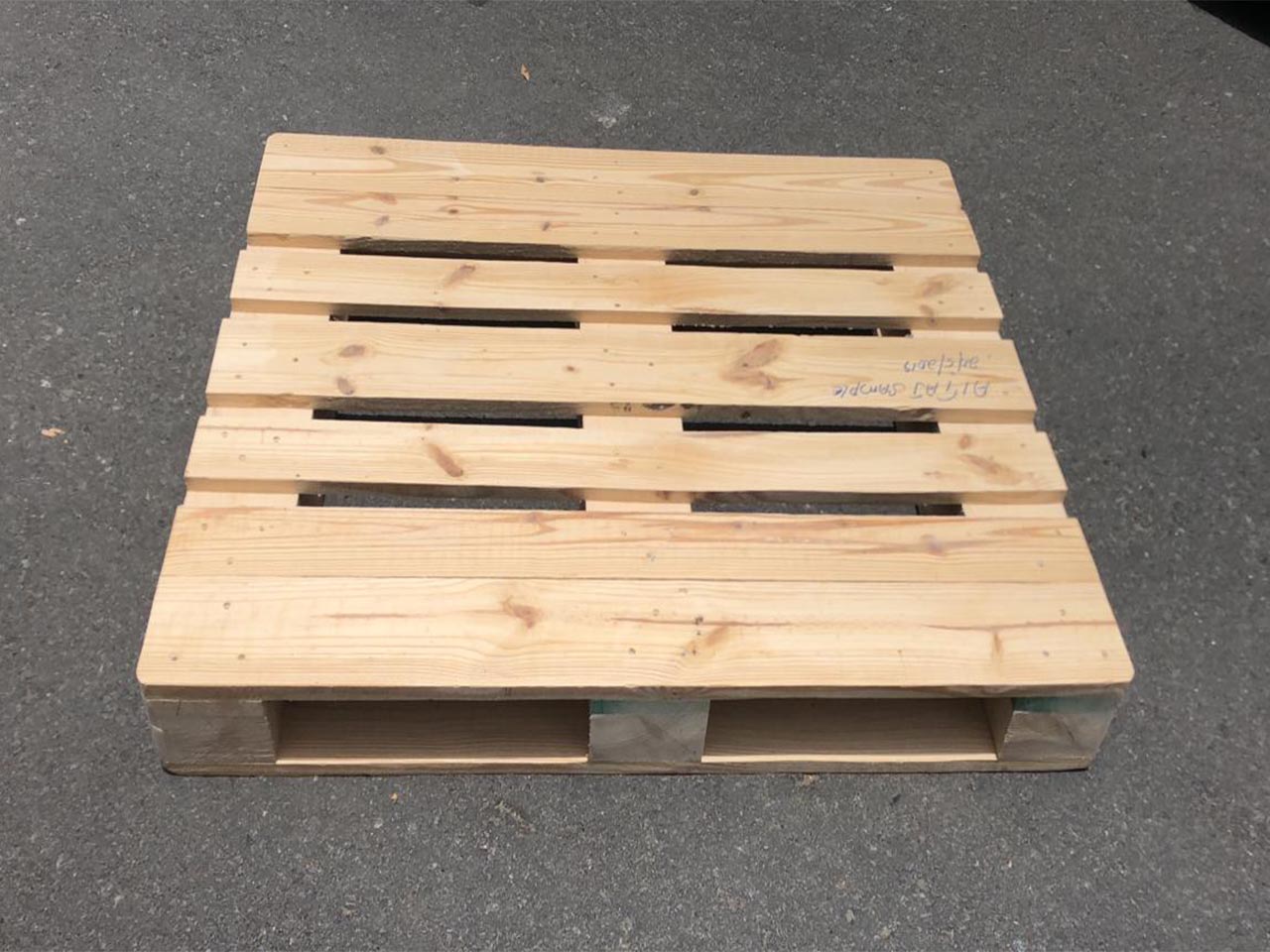 wooden pallet picture