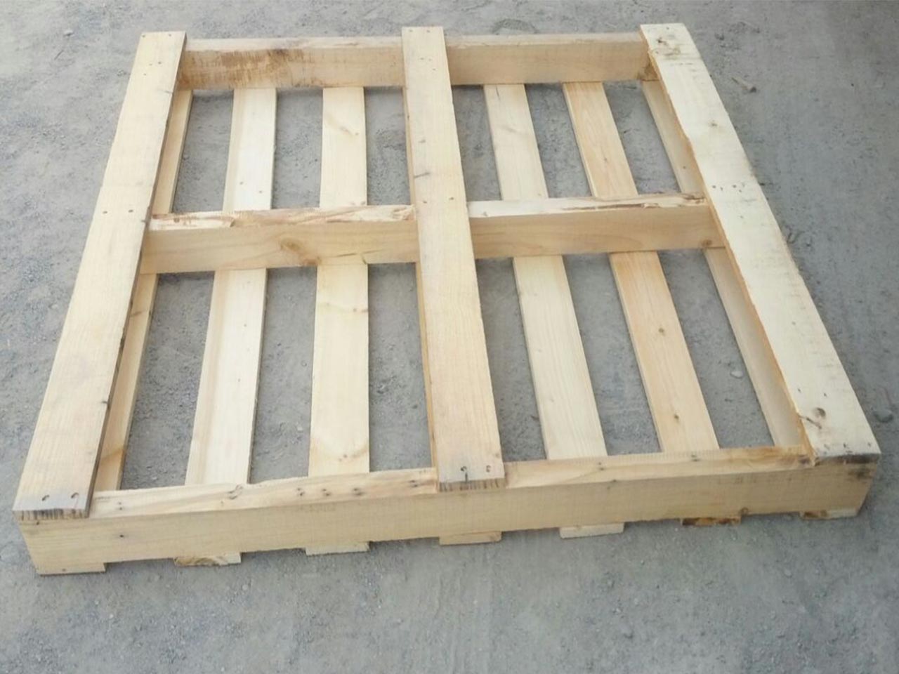 a single wooden pallet image